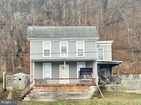 202 S Logan Blvd, Burnham, PA 17009