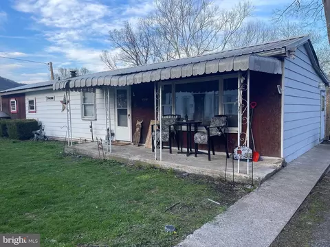 6 N Water St, Mcveytown, PA 17051