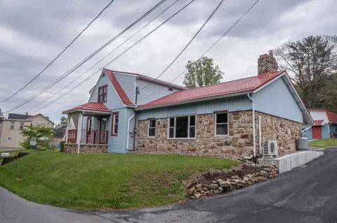 540 Wood St, Burnham, PA 17009