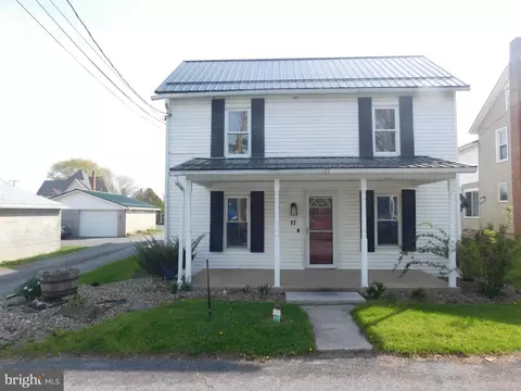 17 Pleasant St, Belleville, PA 17004