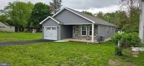 402 8th Ave, Burnham, PA 17009