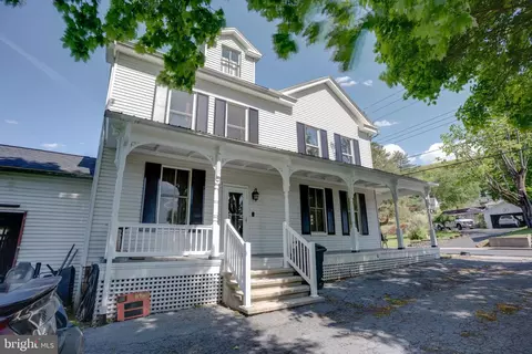 611 E Freedom Ave, Burnham, PA 17009