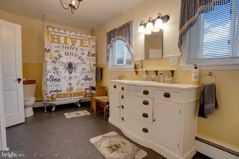 Bath - 611 E Freedom Ave, Burnham, PA 17009 photo 3 of 3