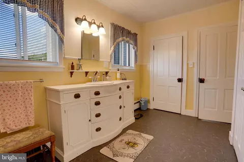 Bath - 611 E Freedom Ave, Burnham, PA 17009 photo 2 of 3