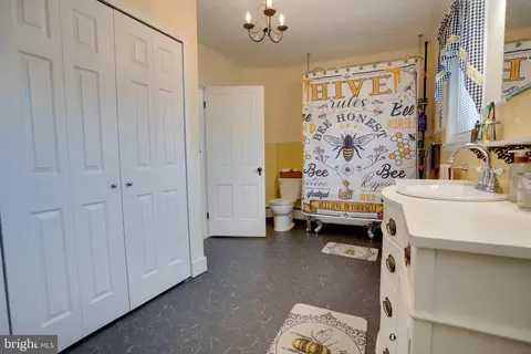 Bath - 611 E Freedom Ave, Burnham, PA 17009 photo 1 of 3