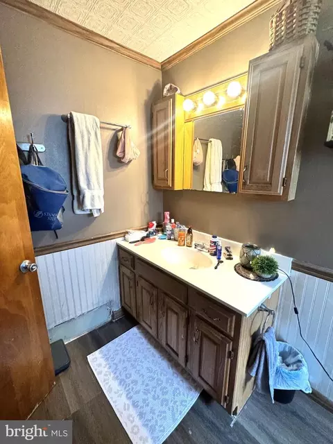 Bath - 421 E Freedom Ave, Burnham, PA 17009 photo 2 of 2