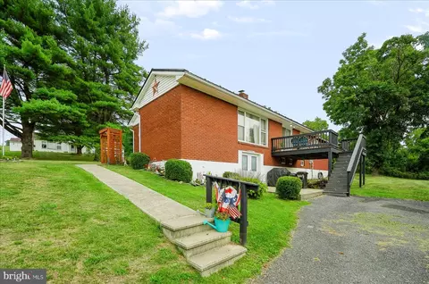 807 N Pine St, Burnham, PA 17009