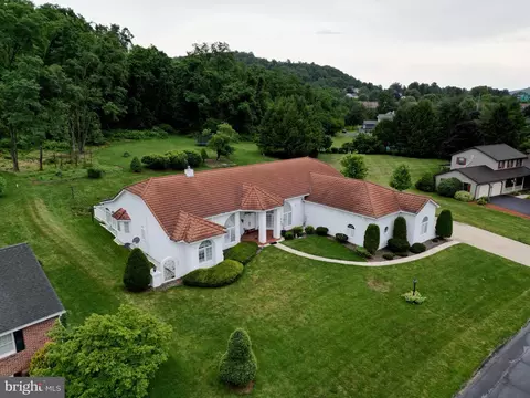 295 Cornfield Cir, Lewistown, PA 17044