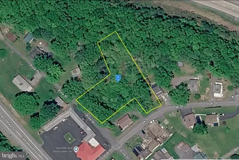 39 Oak St, Milroy, PA 17063