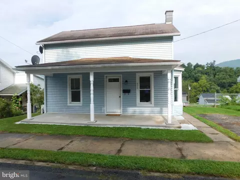 419 E Freedom Ave E, Burnham, PA 17009