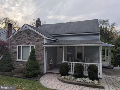 223 E Freedom Ave, Burnham, PA 17009
