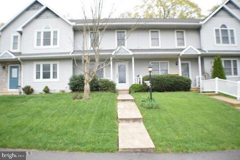 857 Greenbriar Ln, Danville, PA 17821