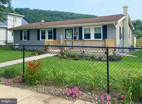 413 W Mahoning St, Danville, PA 17821