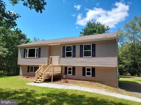 674 Scenic Dr, Albrightsville, PA 18210