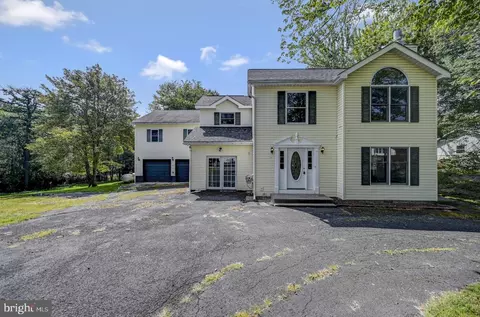 124 Cinnamon Trl, Long Pond, PA 18334