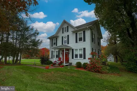 407 Greenview Dr, Saylorsburg, PA 18353