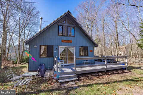 6011 Boardwalk Dr, Tobyhanna, PA 18466