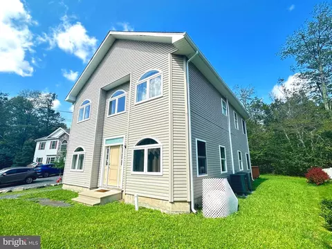 5647 Pembrook Dr, Tobyhanna, PA 18466