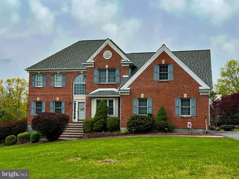 1822 Ryan Ln, Stroudsburg, PA 18360
