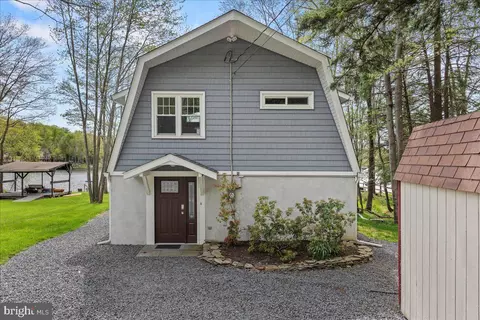 315 Owassa Dr, Pocono Lake, PA 18347
