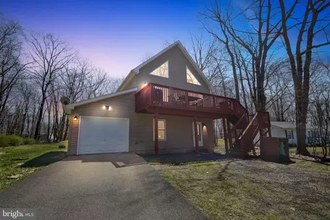 3138 Wintergreen Ln, Pocono Summit, PA 18346