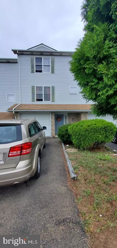 177 Victoria Arms Cir, Kunkletown, PA 18058