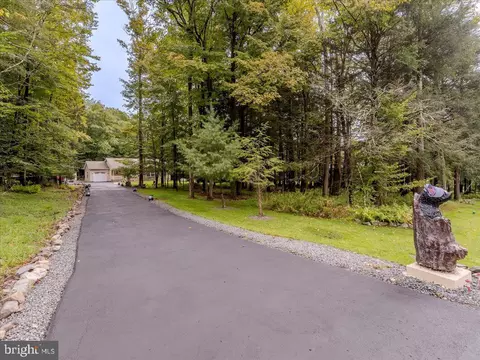 230 Sir Bradford Rd, Blakeslee, PA 18610