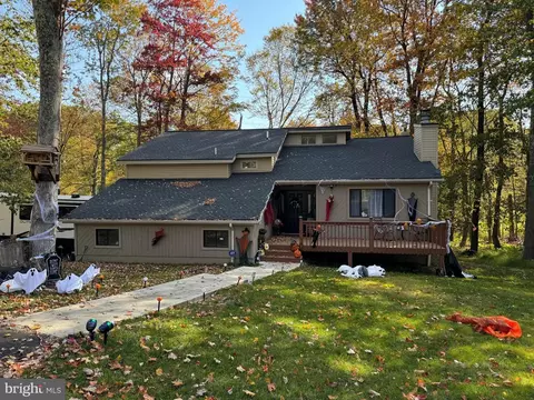 4106 Knight Dr, Tobyhanna, PA 18466