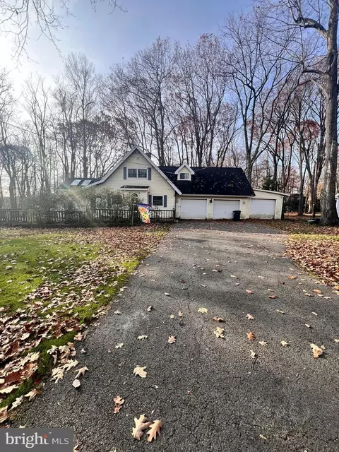 210 Locust Ln, Tobyhanna, PA 18466