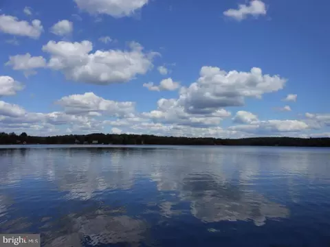 11 Mohican Trl, Pocono Lake, PA 18347