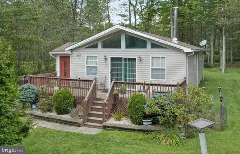 1026 Seven Nations Dr, Tobyhanna, PA 18466