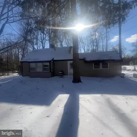 460 Stillwater Dr, Pocono Summit, PA 18346