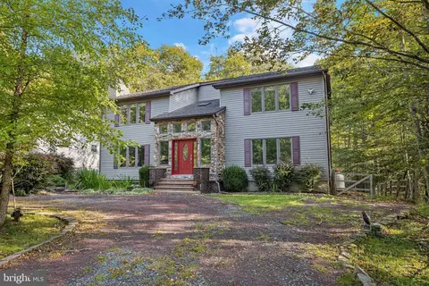 463 Maxatawny Dr, Pocono Lake, PA 18347