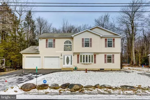 220 Nadine Blvd, Pocono Summit, PA 18346