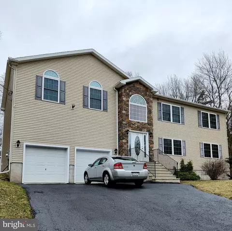 1342 Clover Rd, Long Pond, PA 18334