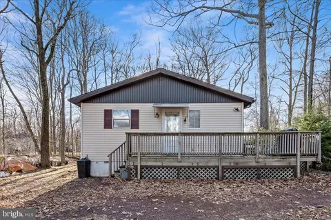 108 Bradley Rd, Tobyhanna, PA 18466