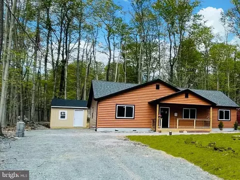 265 Wyomissing Dr, Pocono Lake, PA 18347