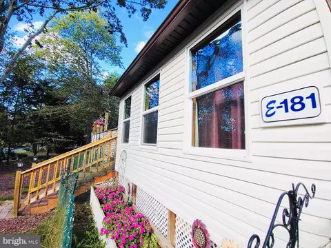 5280 Sunshine Ln, Tobyhanna, PA 18466