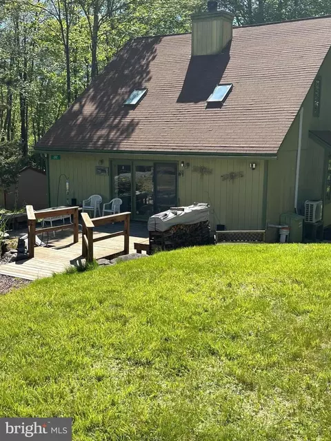202 Tepee Dr, Pocono Lake, PA 18347