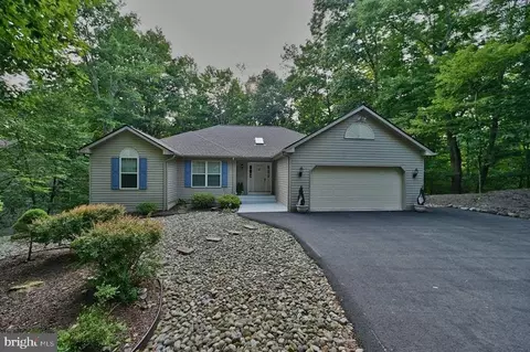 3115 Sparrow Ct, East Stroudsburg, PA 18302
