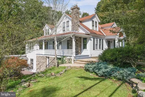 579 Golf Dr, Canadensis, PA 18325