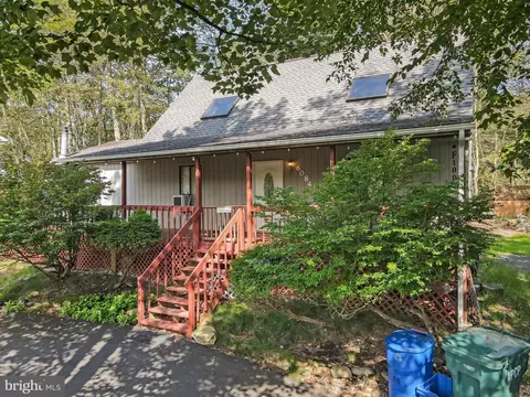 6084 Boardwalk Dr, Tobyhanna, PA 18466