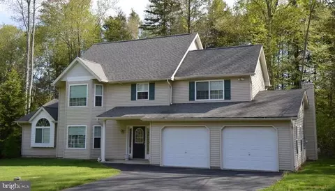 46 Driftwood Dr, Pocono Lake, PA 18347