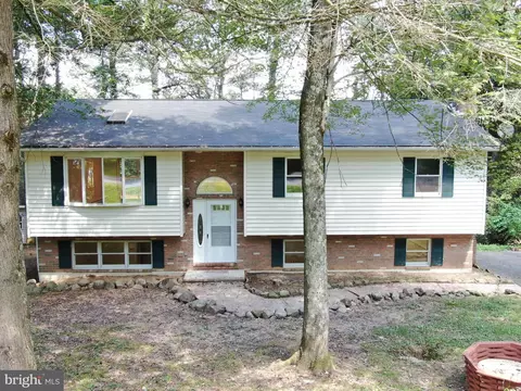 1149 Red Fox Ct, Kresgeville, PA 18333