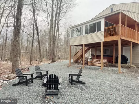 7217 Winnebago Dr, Pocono Lake, PA 18347