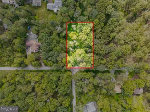 804 Evergreen Dr, Pocono Lake, PA 18347