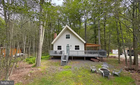 324 Stroud Ct, Pocono Lake, PA 18347