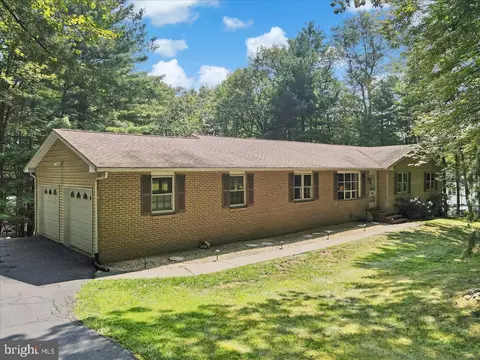 2171 White Pine Dr, Saylorsburg, PA 18353