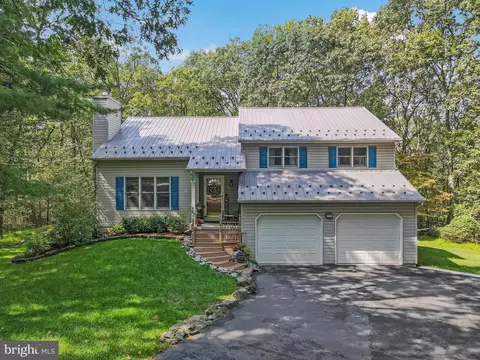 1297 Woodstock Dr, Saylorsburg, PA 18353