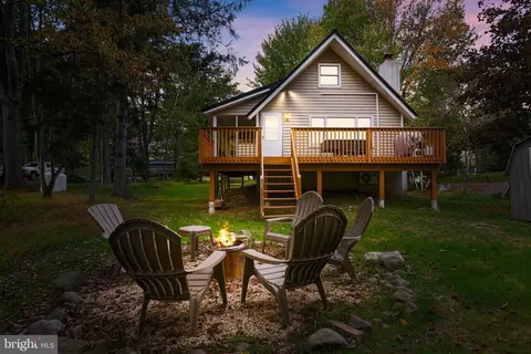 278 Trout Creek Dr, Pocono Lake, PA 18347